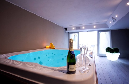 Sala Comacina Apartment | Ample space for to 10 guests, luxury interior with enviable lake views