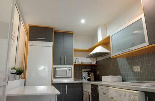 Talavera de la Reina Condo | Amplio Alojamiento, Céntrico y Tranquilo, Aire Ac., Wifi, Ascensor, 4 PAX