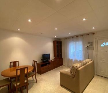 Mataro Apartment | Amplio apartamento con aire acondicionado a 15 min de la playa andando