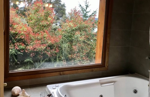 San Carlos de Bariloche Ski Chalet | AMPLIO CHALET DE MONTAÑA SOBRE EL LAGO NAHUEL HUAPI CON PILETA CLIMATIZADA