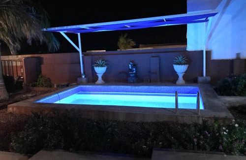San Carlos House | Amplios exteriores y alberca