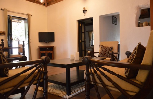 Assagao Cottage | An affordable luxury homestay: pet-friendly, outdoor whirlpool tub