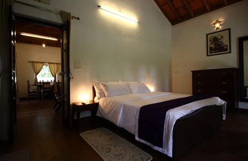 Assagao Cottage | An affordable luxury homestay: pet-friendly, outdoor whirlpool tub