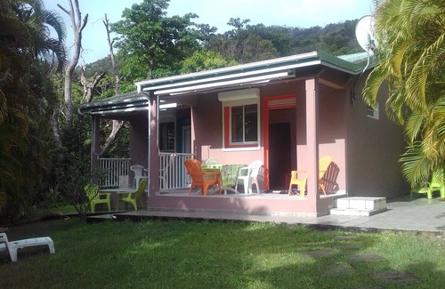 Bas Vent Cottage | An almost new quiet setting near the sea with a car .