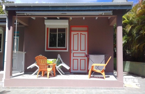 Bas Vent Cottage | An almost new quiet setting near the sea with a car .