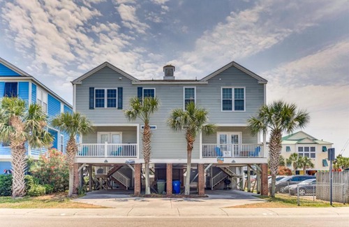 Surfside Beach House | An Amazing Surfside Beach Escape