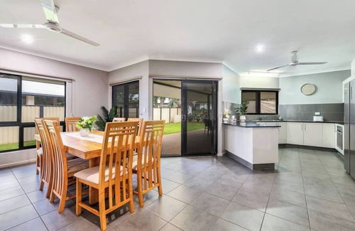 Johnston House | An enormous family home in quiet suburb