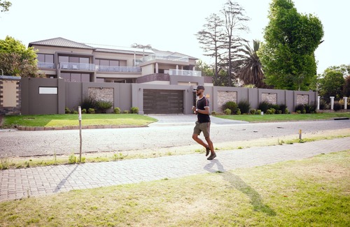 Ekurhuleni House | An exquisitely crafted boutique home Infront of the Korsman Bird Sanctuary Lake.