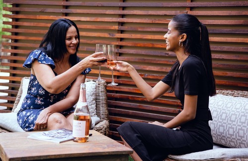 Ekurhuleni House | An exquisitely crafted boutique home Infront of the Korsman Bird Sanctuary Lake.