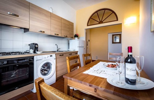 Isolotto Apartment | An ideal apartment for a couple by Mmega