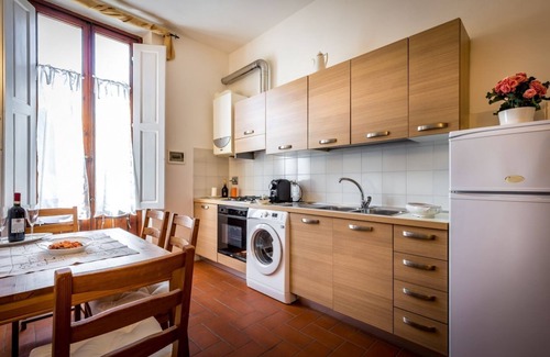 Isolotto Apartment | An ideal apartment for a couple by Mmega