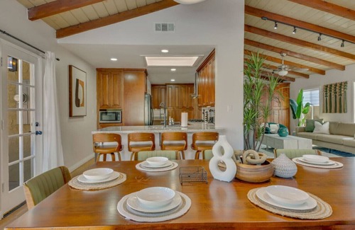 Southwest Anaheim House | AN9-Zen House (Private pickleball court!)