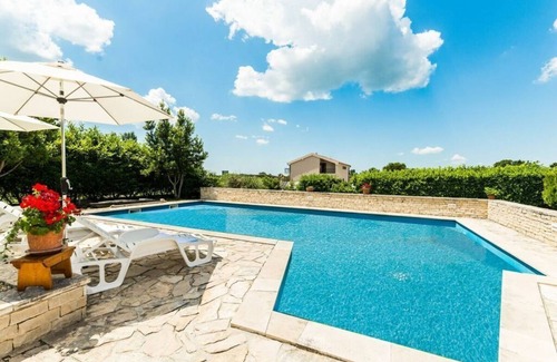 Lovinac Villa | Ana with pool near Zadar