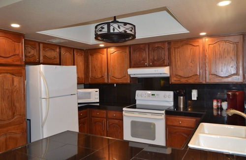 Paradise Valley Village Condo | Anasazi Village - Beautiful Setting-Dining, Shopping, Golf, Peaceful
