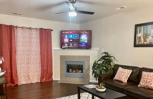 Jacksonville House | Anchor to a five star experience to this entire townhouse a hidden jewel of Jax.