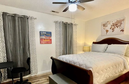 Jacksonville House | Anchor to a five star experience to this entire townhouse a hidden jewel of Jax.