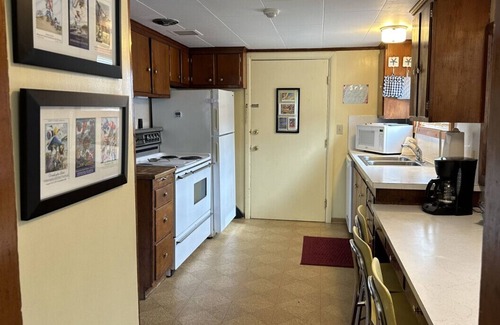 Long Beach Cottage | Anchorage Cottages Unit 10 Private path to the beach