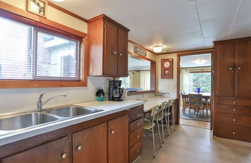 Long Beach Cottage | Anchorage Cottages Unit 10 Private path to the beach