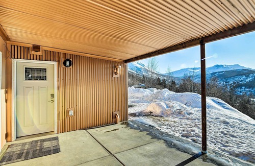 Hillside East Apartment | Anchorage Getaway w/Mtn Views < 5 Mi to Zoo!