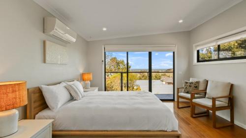 Lakes Entrance House | Anchored on Capes
