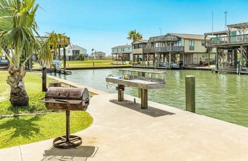 San Luis House | Anchors Away! Comfortable Beach and Fishing Getaway