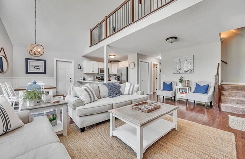 Arnolds Park Cabin | Anchors Away Getaway: Clean, sleeps 10, family fun, waterpark, fully stocked!