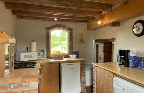 Lurcy-Levis House | Ancienne Fermette Restaurée à Lurcy-Lévis avec Climatisation - FR-1-489-580