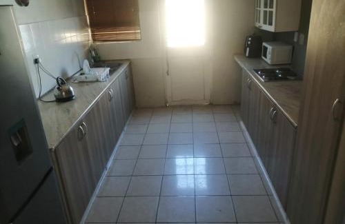 Cape Town Apartment | ANDANTE self catering apartment - 4 bedrooms, Bothasig, Cape Town