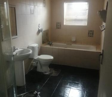 Cape Town Apartment | ANDANTE self catering apartment - 4 bedrooms, Bothasig, Cape Town