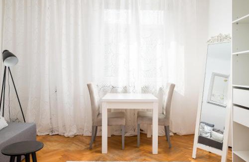 Muranow Apartment | Andersa Riverside Studio by BookingHost
