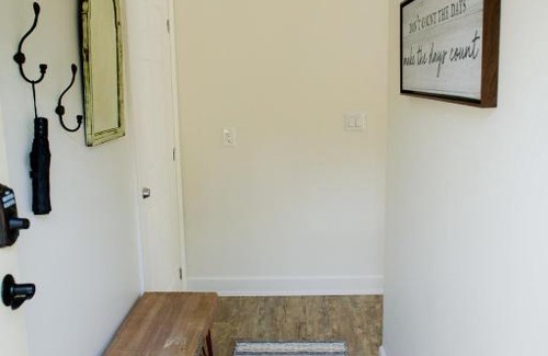 Cobble Hill House | AndersonLane Garden Suite l Beach Access I Kitchen