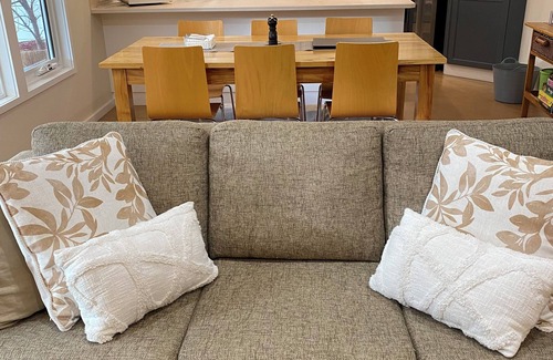 Crackenback Cottage | Andrea's White House: Retreat with country charm to relax, rejuvenate & connect