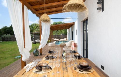 Bale Villa | Andresitas Palace by Villas Guide