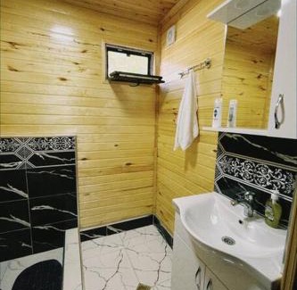 Bagvdanari Ski Chalet | Andrias Wooden Hut