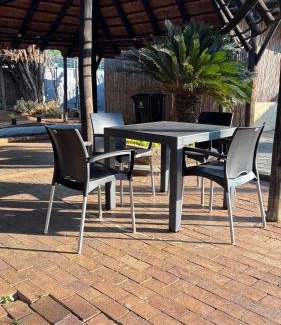 Kempton Park House | Aneiwa airport lodge