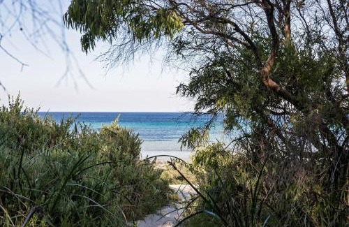 Eagle Bay House | Anelga - Beachfront on Eagle Bay