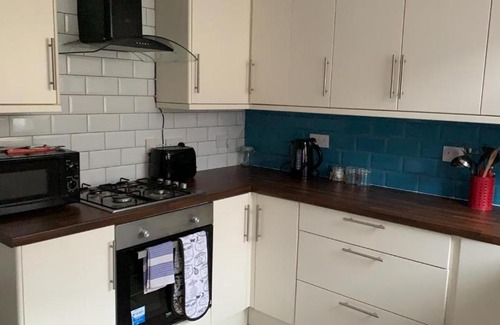 Anfield House | Anfield House 2 bedroom 2 Mins from Anfield Stadium Sleeps 7