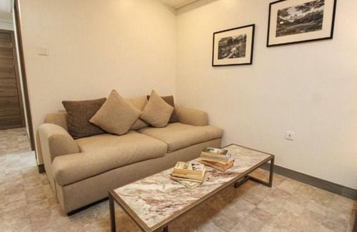 Malabanias Hotel | Angeles City W/Rooftop Pool