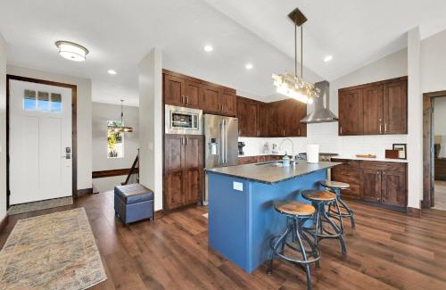 Wolf Creek House | Angels Landing All Season Paradise Powder Mountain Views & Golfing