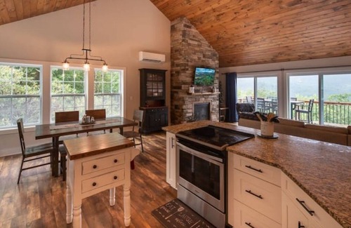 Beech Mountain Ski Chalet | Angels Overlook Chalet and Winter Holiday Ski Haus