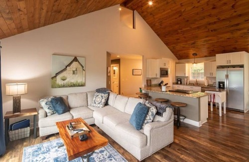 Beech Mountain Ski Chalet | Angels Overlook Chalet and Winter Holiday Ski Haus