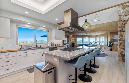 Mount Helix House | Angels Pt Estate, Pool, Arcade, 8 Beds, Ocean View