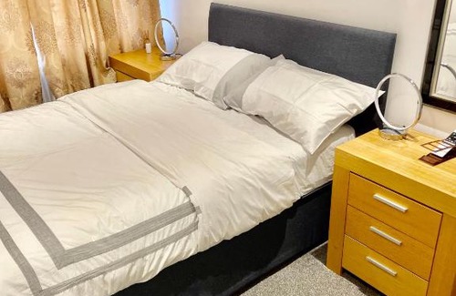 Luton Bed & Breakfast | ANGIE HOME