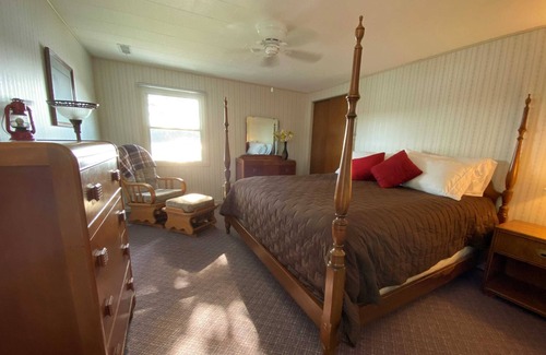 Howe House | Angler's Place at Pigeon Lake