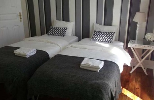 Lisbon Old Town Apartment | Angola Top Floor 6 Bedrooms