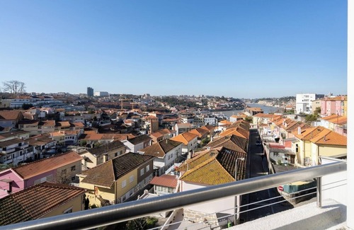 Vila Nova de Gaia Apartment | Anna´s Flats | City View by HostWise