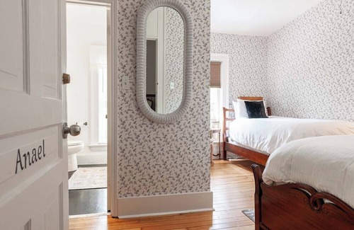 Stratford Apartment | Annabelle Stone Maiden Inn