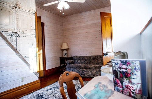 Dickerson Run Bed & Breakfast | AnnaLee room at The Farmhouse Bed & Breakfast at Maple Bottom Farm