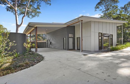Mossy Point House | Annetts Parade Mossy Point Beach House