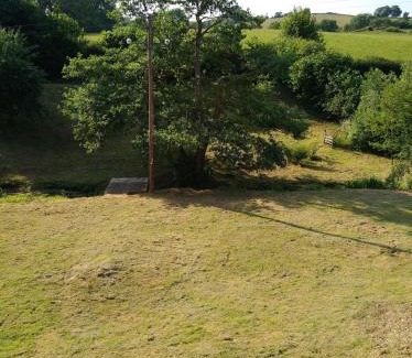 Coed-Y-Paen Apartment | Annexe in rural idyll close to historical site